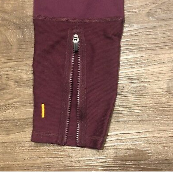 Lucy to the barre red wine legging - Picture 4 of 9